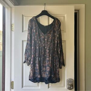 Free People Floral V-Neck Tunic Top in Navy and Dusty Pink